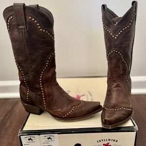 🔥Brown studded Cowboy Boots-Idyllwind fueled by Miranda Lambert🔥
